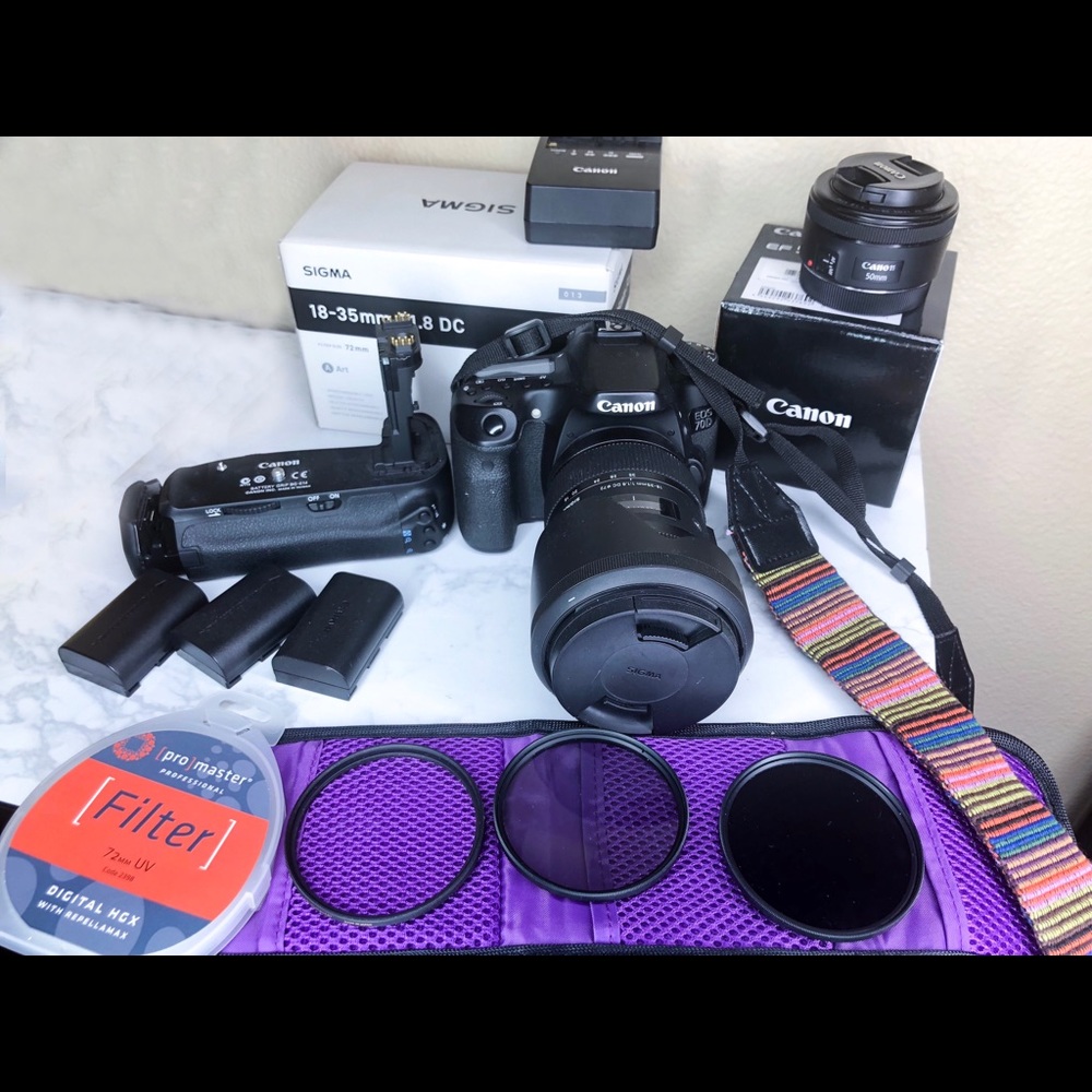 Canon EOS 70D DSLR w/ camera kit